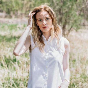 Tradlands Highland Sleeveless Button-Up